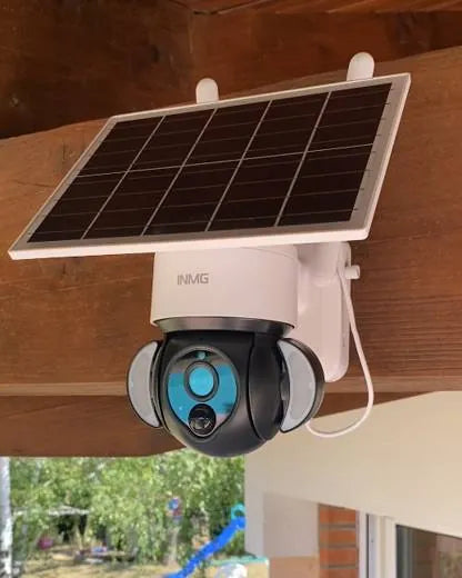 InoCam Solar Dome installée sous un avant-toit